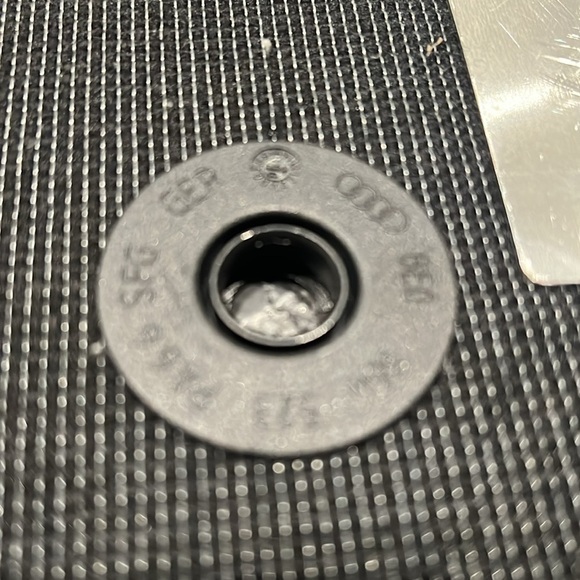 Porsche Floor Two Mats with Nubuk Edging for Cayenne Black - Picture 4 of 4